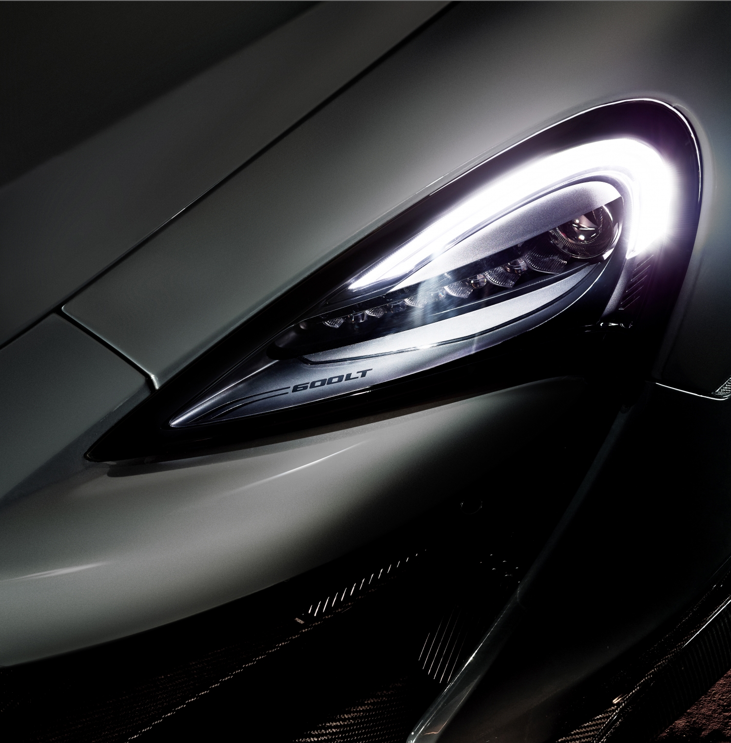 message-editor%2F1530200297977-small-9355-mclaren600lt-chicanegrey.jpg