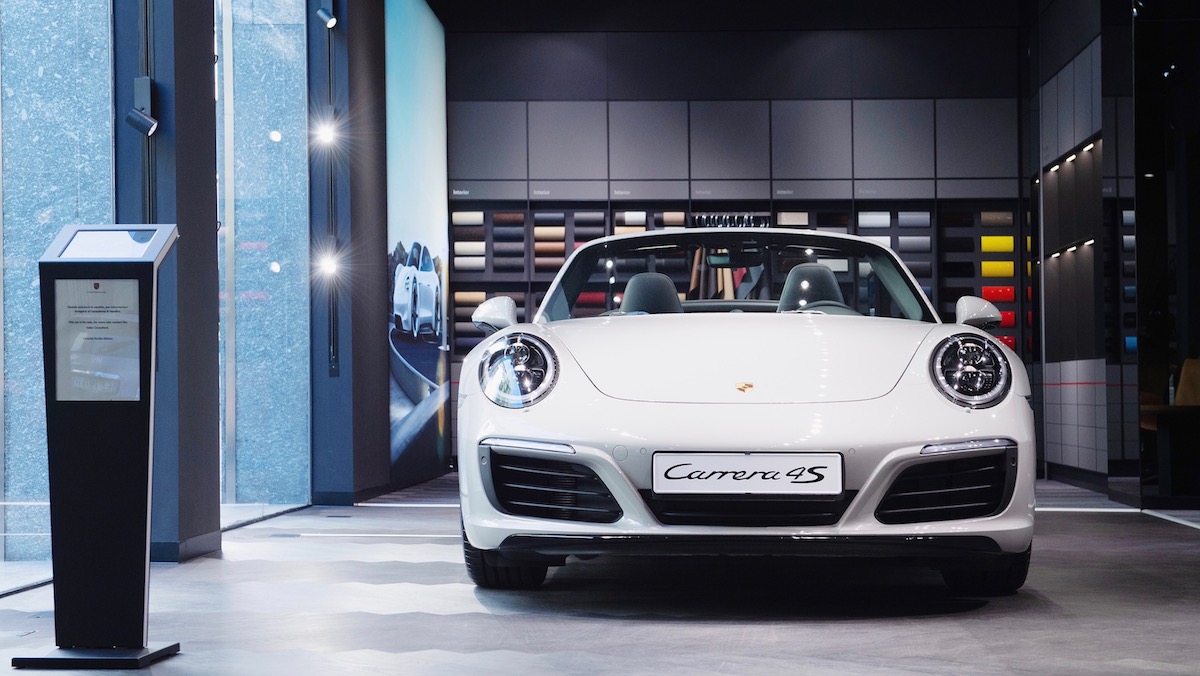 message-editor%2F1530218365083-1728049_911_carrera_4s_cabriolet_porsche_studio_milan_2018_porsche_ag.jpg