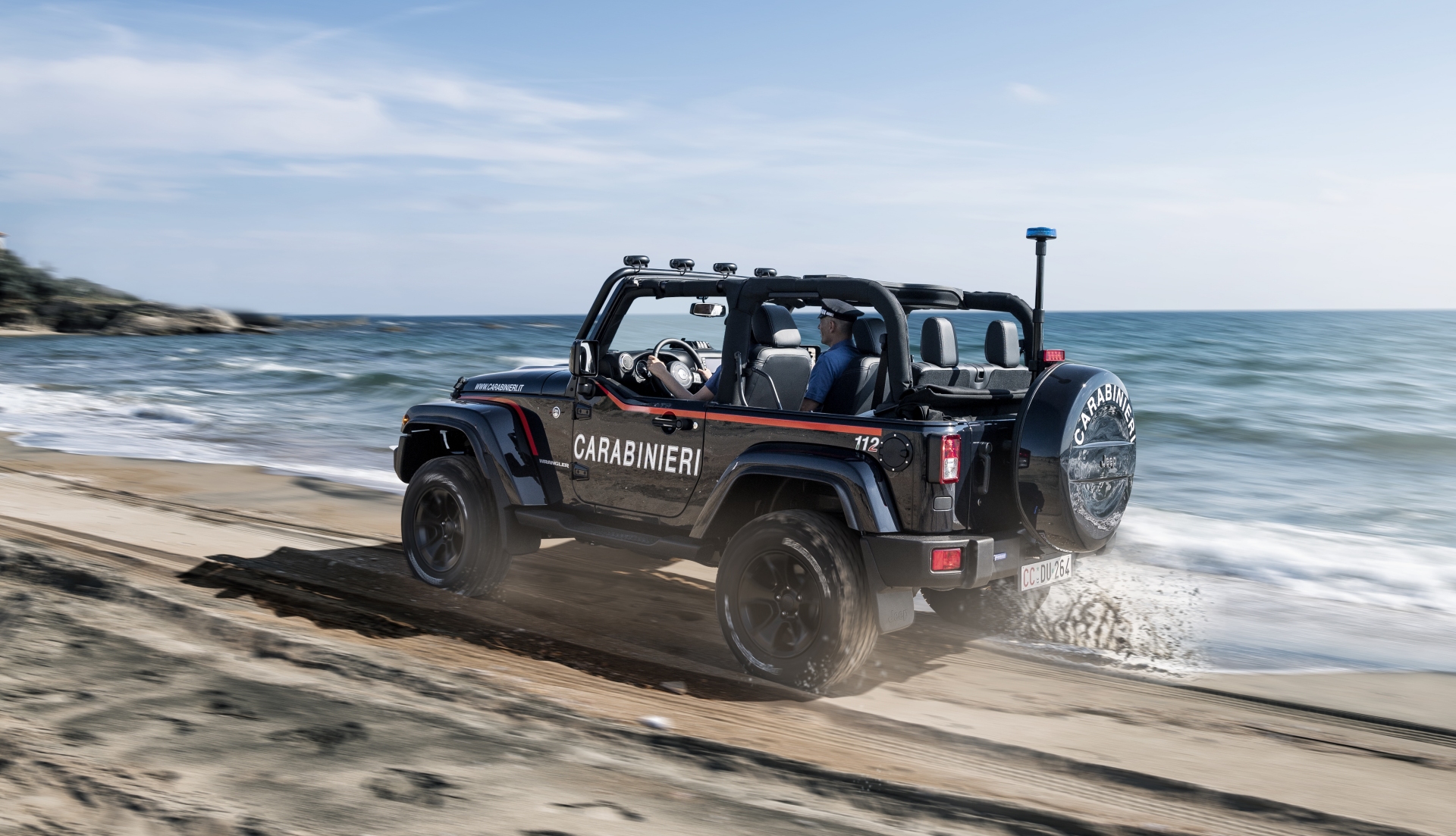 message-editor%2F1530474180939-jeepwranglerjoinsitaliancarabinieripatrollingfleet-rearsideview-beachfront.jpg