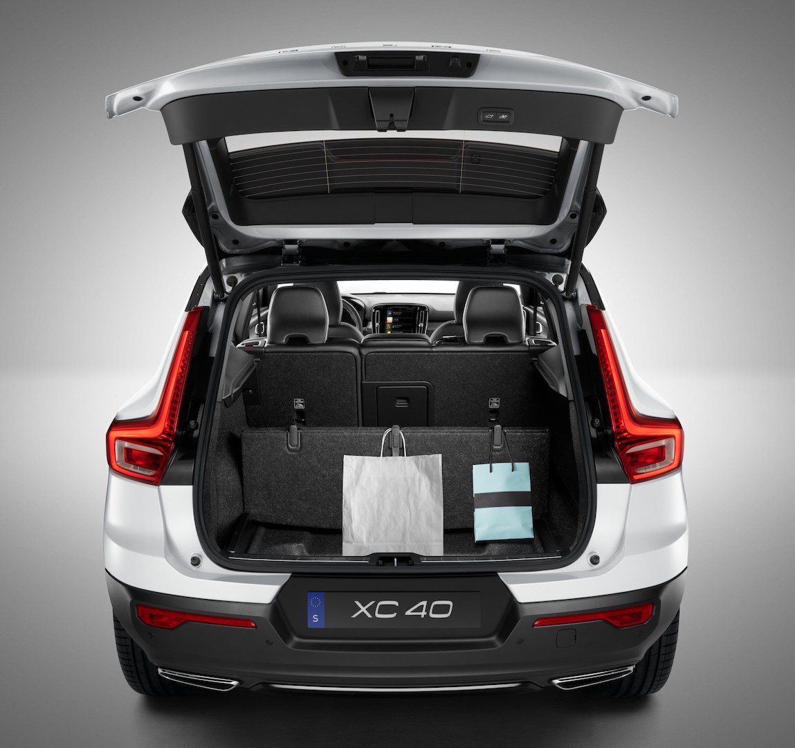 message-editor%2F1535587206941-216733_the_new_volvo_xc40_interior.jpg