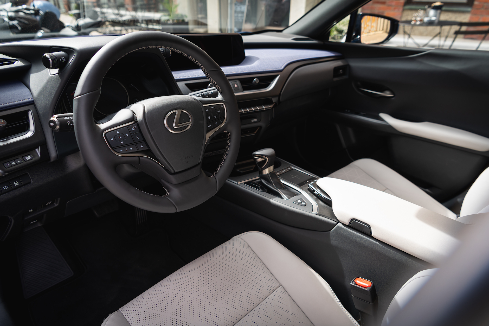 message-editor%2F1536735052968-lexusux_interior_cobalt9.jpg