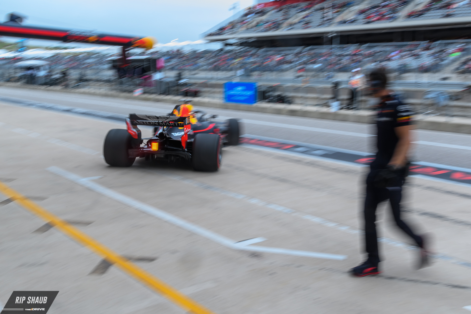 message-editor%2F1540093782239-ripshaub_2018_f1_cota_pitlane-22.jpg