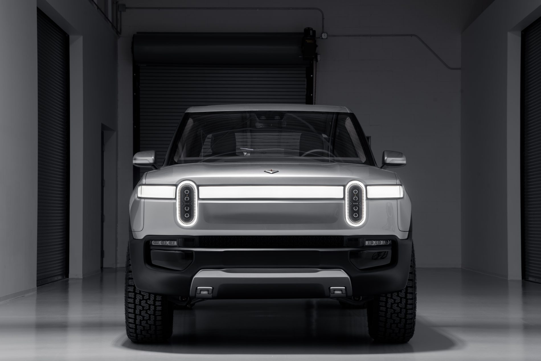 message-editor%2F1543247895790-d.-rivian_r1t_front_end-e1543093562804.jpg