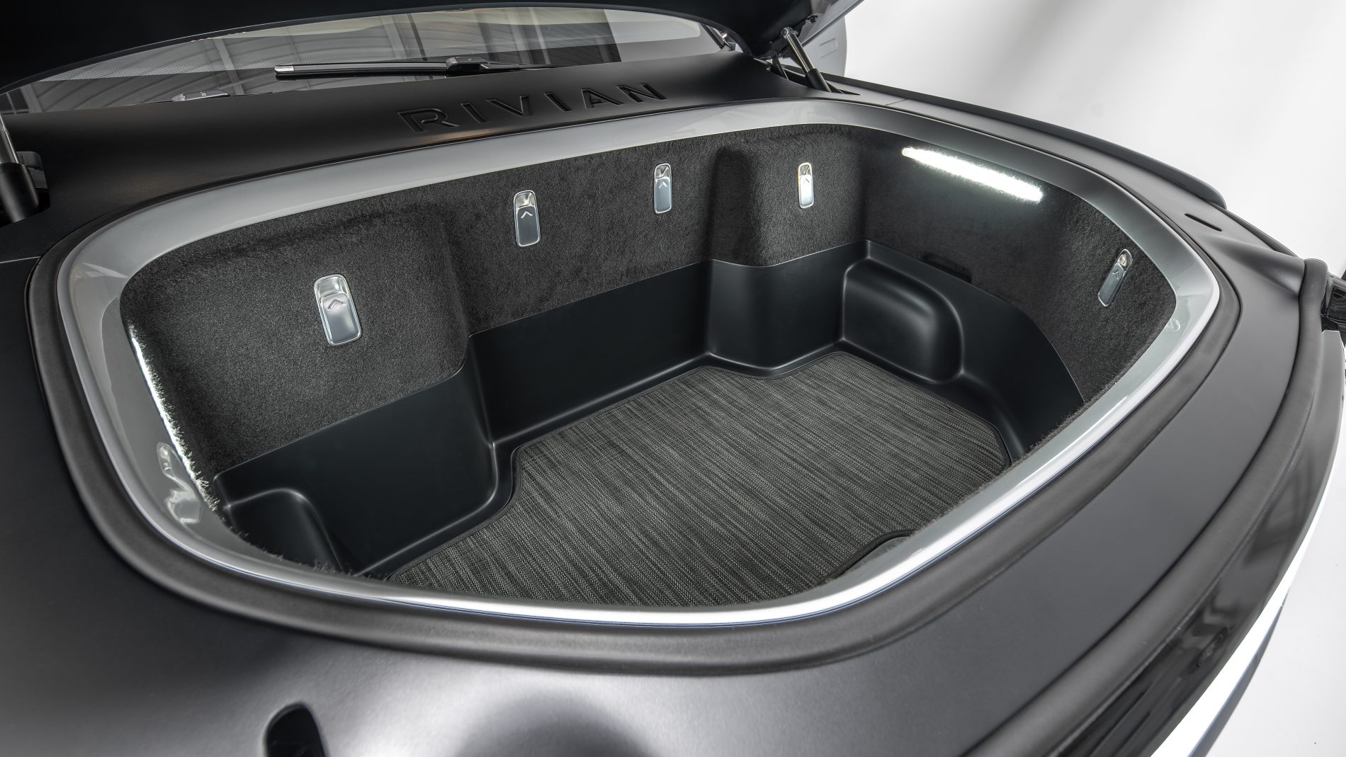 message-editor%2F1543247908631-c.-rivian_r1t_frunk-e1543096662840.jpg