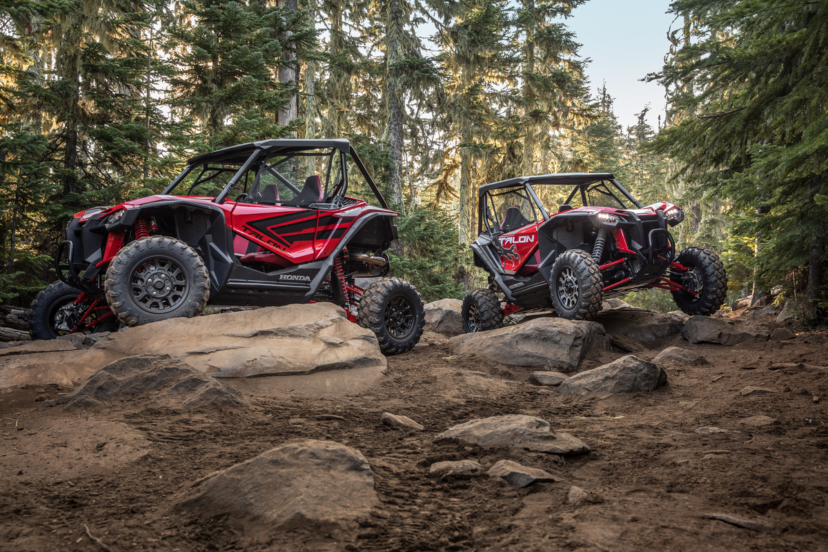 message-editor%2F1543425615165-19_honda_talon_family_action_02.jpg