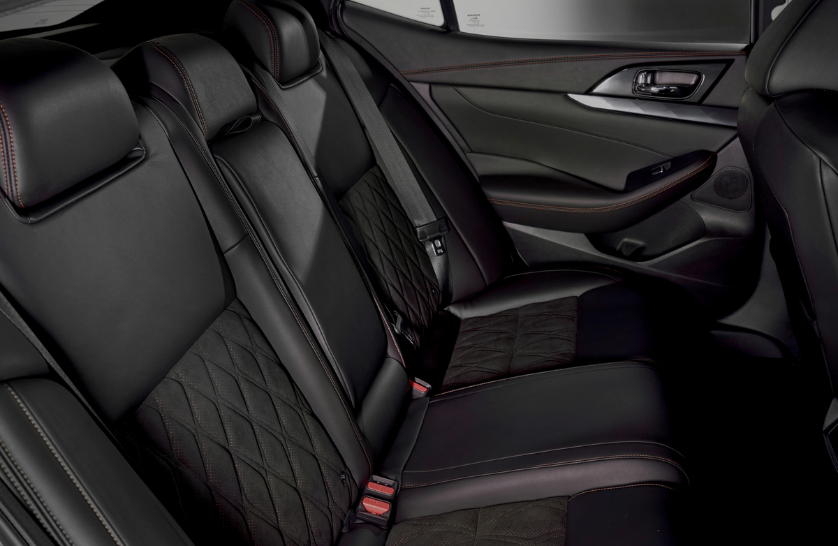 message-editor%2F1543518874934-2019_nissan_maxima_26.jpg