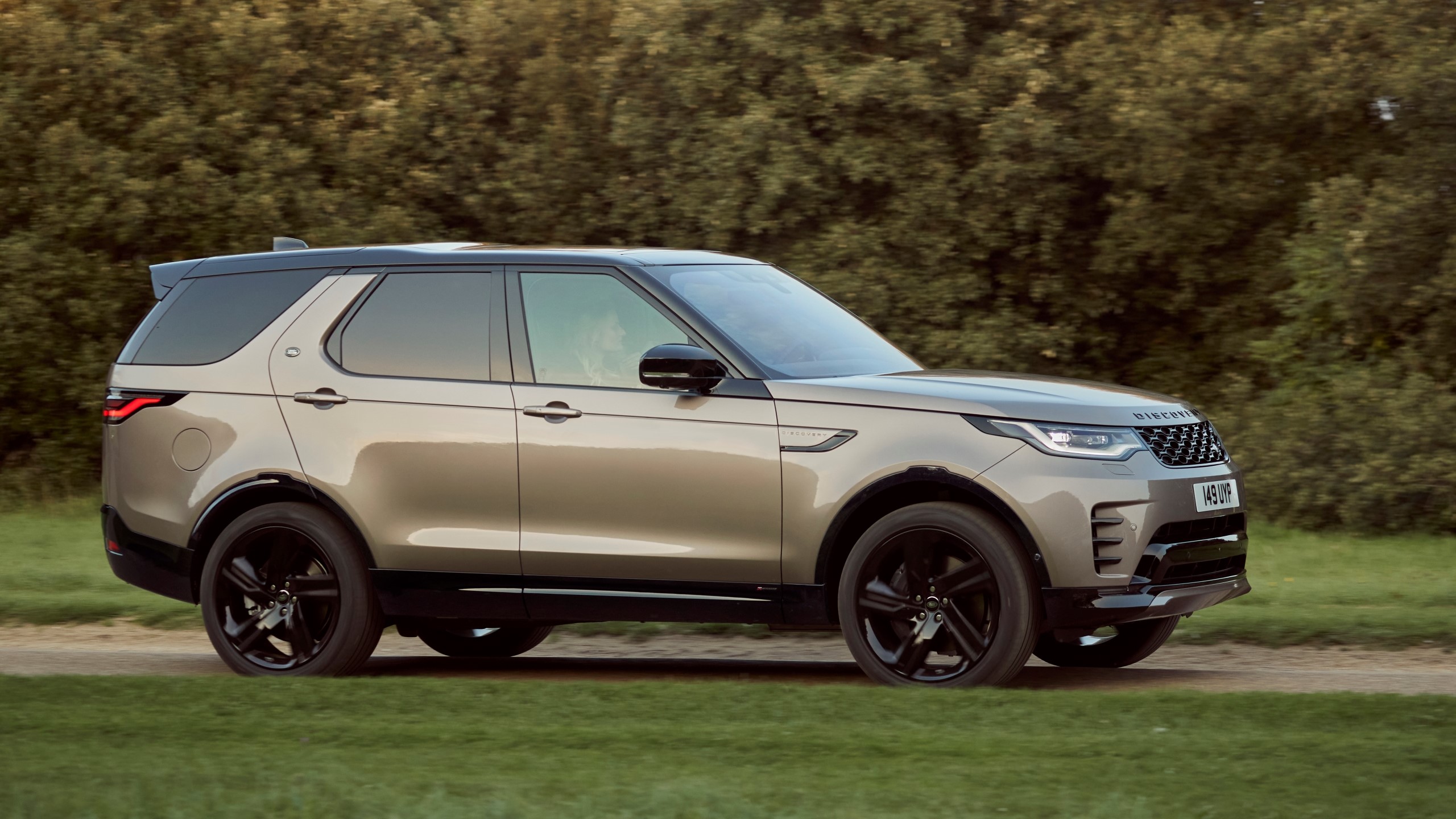 2021 Land Rover Discovery: New Mild-Hybrid Powertrain, Same ...